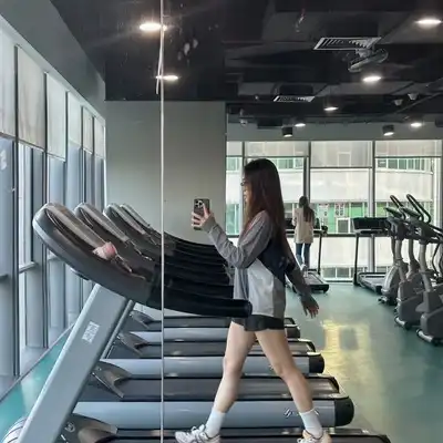 罗强凡